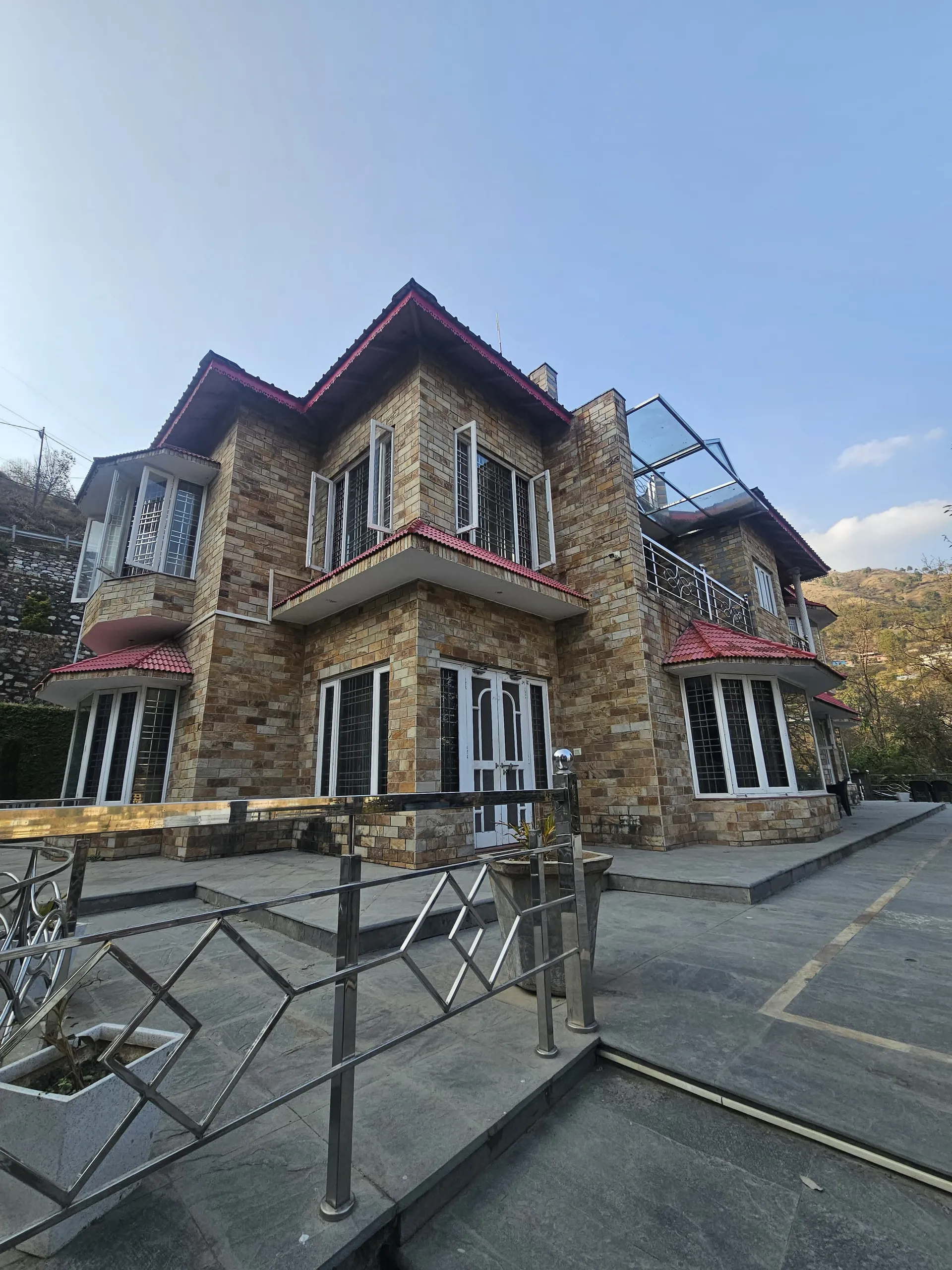 Vintage living room lounge with Himalayan views at Obhula Heights