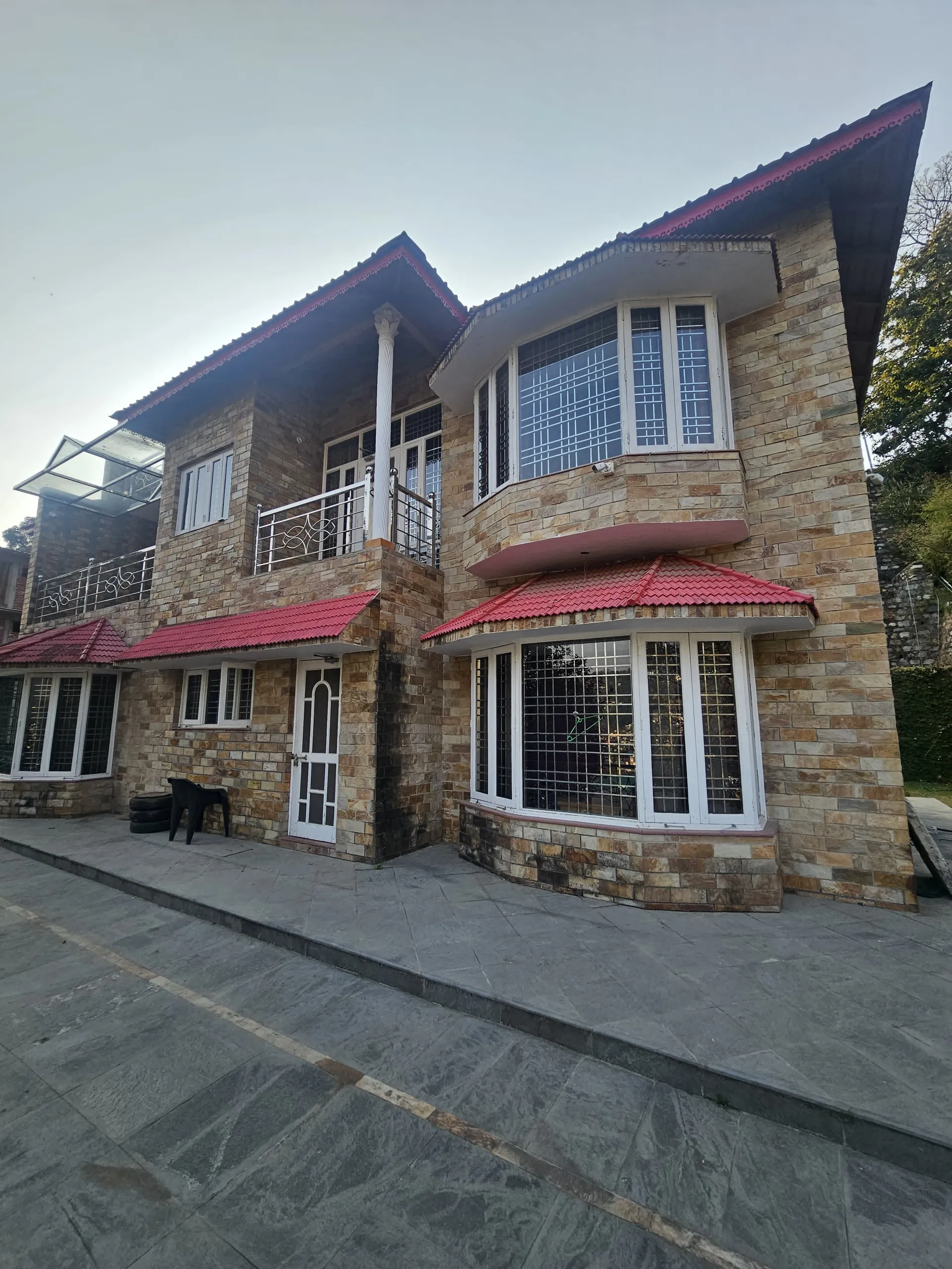 Obhula Heights heritage homestay exterior framed by cedar trees
